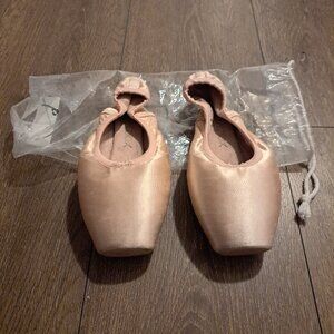 Capezio Cambre 1129W Pointe Shoes – Tapered Toe – Size 8W – 4 Shank – NWT 🩰